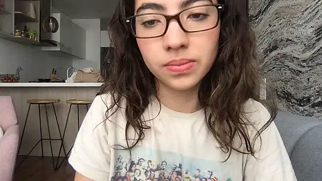 Sophi  a online show from March 2026 02:17:01 PM