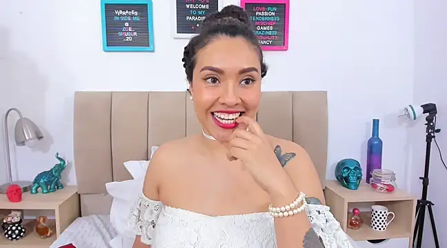 Zoe Gruber online show from March 2025 04:17:02 AM