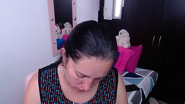 CristialJones  online show from November 2025 01:33:02 PM