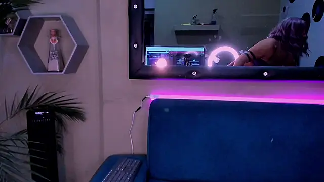 Snapshot of Sussy_Bell01 chatting on December 2024 09:46:01 PM Sussy Bell01 online show from December 2024 09:46:01 PM