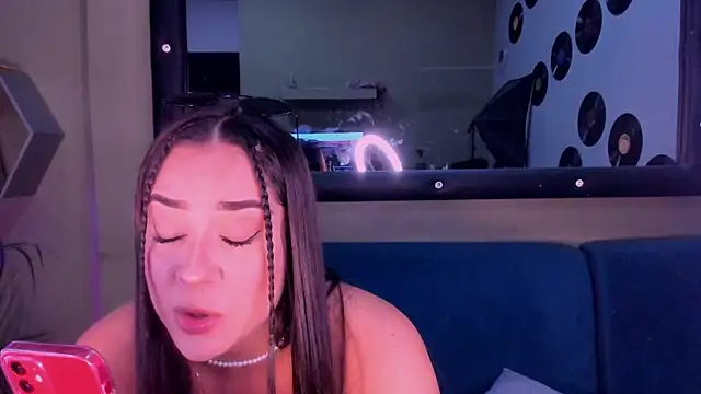 Snapshot of Sussy_Bell01 chatting on December 2024 07:43:02 PM Sussy Bell01 online show from December 2024 07:43:02 PM