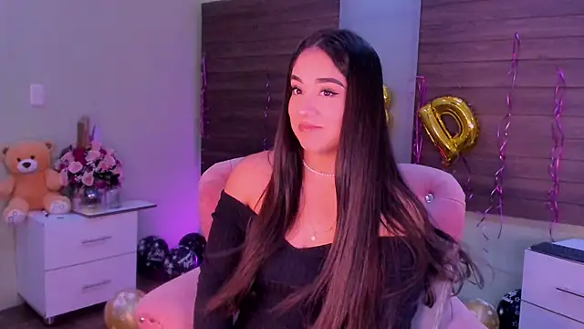 Snapshot of Sussy_Bell01 chatting on December 2024 06:24:02 PM Sussy Bell01 online show from December 2024 06:24:02 PM