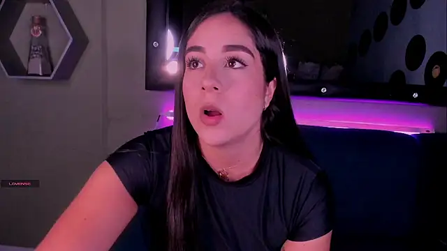 Snapshot of Sussy_Bell01 chatting on January 2025 08:21:01 PM Sussy Bell01 online show from January 2025 08:21:01 PM