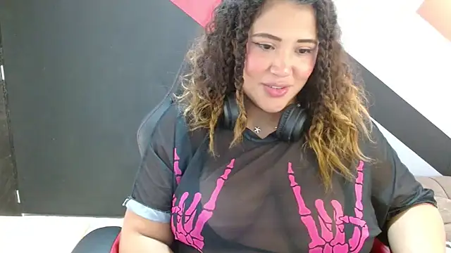 Snapshot of I_am_yours- chatting on January 2025 03:09:02 PM I am yours- online show from January 2025 03:09:02 PM