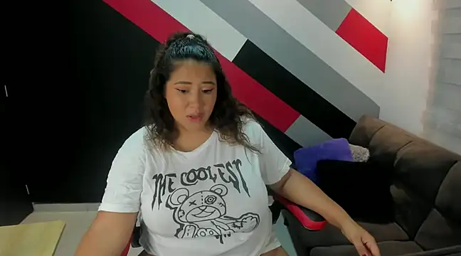 Snapshot of I_am_yours- chatting on January 2025 12:00:01 PM I am yours- online show from January 2025 12:00:01 PM