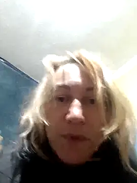 wLESLYMOSw online show from November 2025 06:52:01 PM