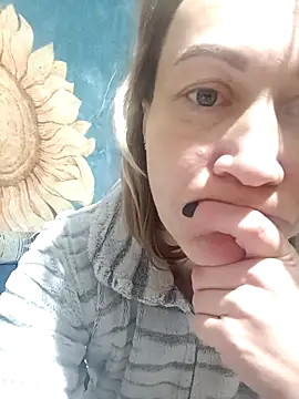 wLESLYMOSw online show from November 2025 09:02:02 AM