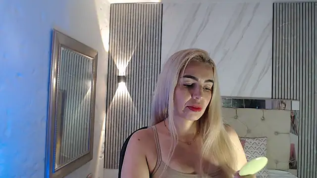 Snapshot of ashley__tylor chatting on June 2026 07:02:02 PM ashley tylor online show from June 2026 07:02:02 PM