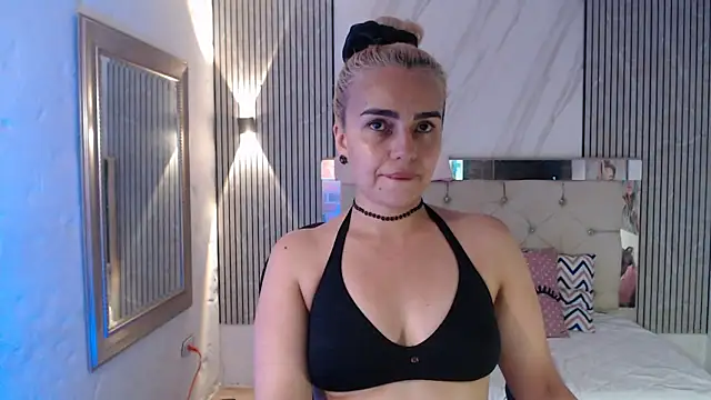 Snapshot of ashley__tylor chatting on June 2026 07:13:02 PM ashley tylor online show from June 2026 07:13:02 PM