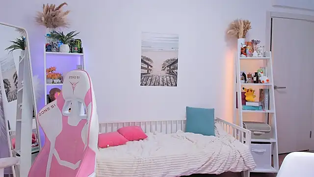 Lily Young online show from February 2025 09:46:01 AM