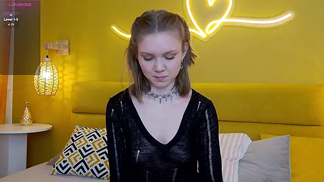 Snapshot of lessysweety chatting on October 2025 03:18:02 AM lessysweety online show from October 2025 03:18:02 AM