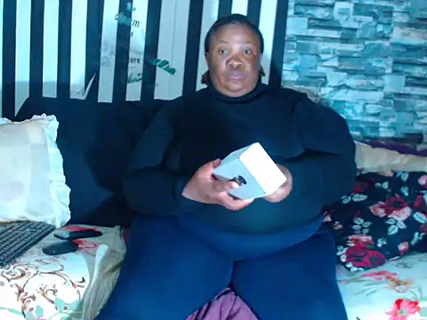 BigHotMatureXx online show from December 2025 08:25:01 PM