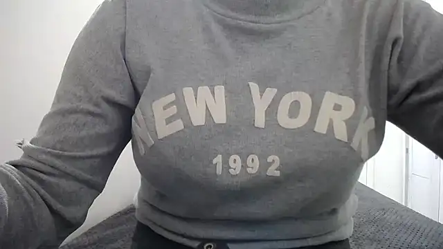 Luna girlhot  online show from April 2026 05:39:02 PM