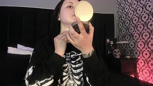 Adeelinee online show from March 2026 07:40:02 PM