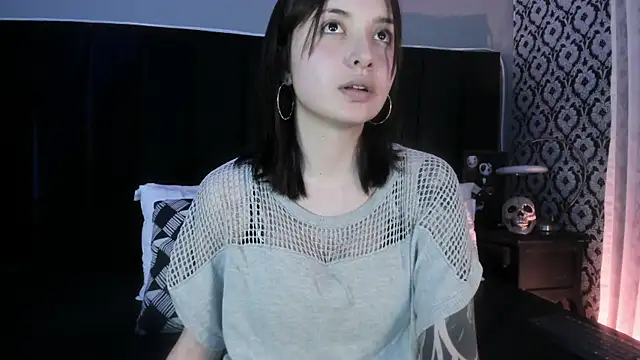 Adeelinee online show from March 2026 08:03:01 PM