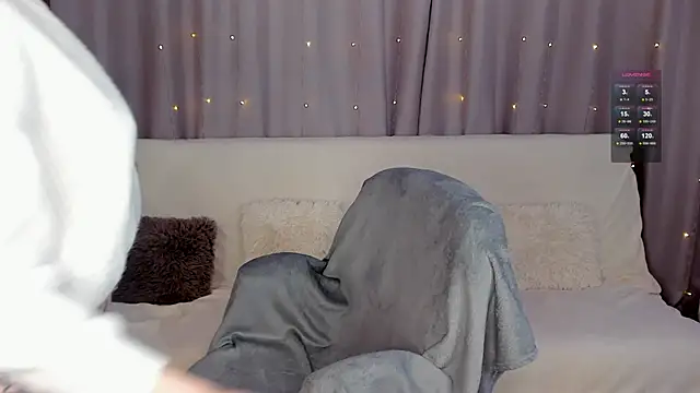 Snapshot of LisaMooore chatting on January 2025 04:16:02 AM LisaMooore online show from January 2025 04:16:02 AM