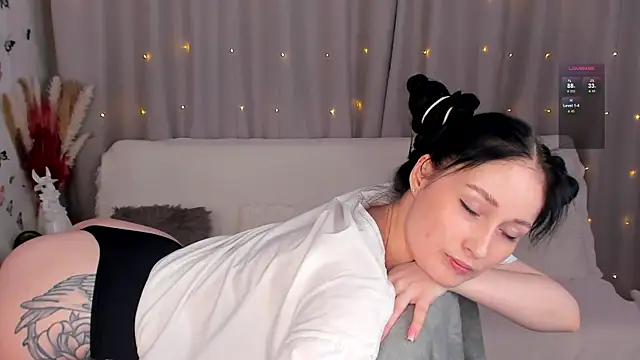 Snapshot of LisaMooore chatting on February 2025 03:28:02 PM LisaMooore online show from February 2025 03:28:02 PM