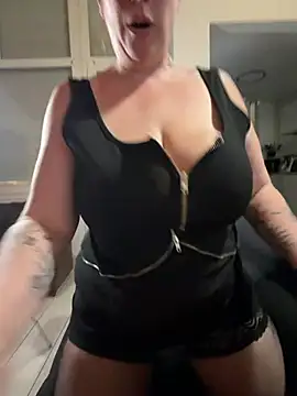 Snapshot of darkmoonsubmissive chatting on June 2026 07:25:02 PM darkmoonsubmissive online show from June 2026 07:25:02 PM