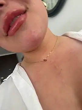 Snapshot of sukhakunis1 chatting on February 2026 04:37:02 PM sukhakunis1 online show from February 2026 04:37:02 PM