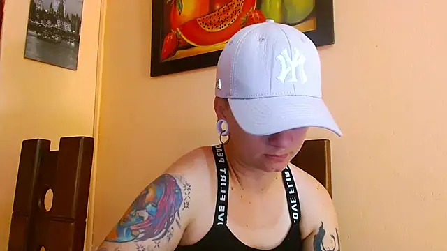Snapshot of tomboyblue chatting on July 2026 04:20:01 PM tomboyblue online show from July 2026 04:20:01 PM
