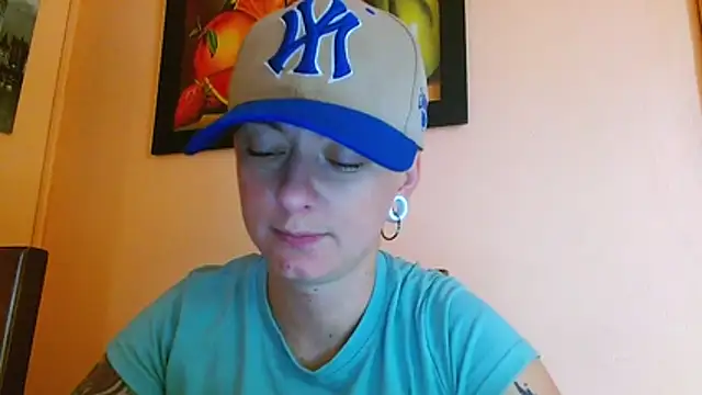 Snapshot of tomboyblue chatting on July 2026 06:11:01 PM tomboyblue online show from July 2026 06:11:01 PM