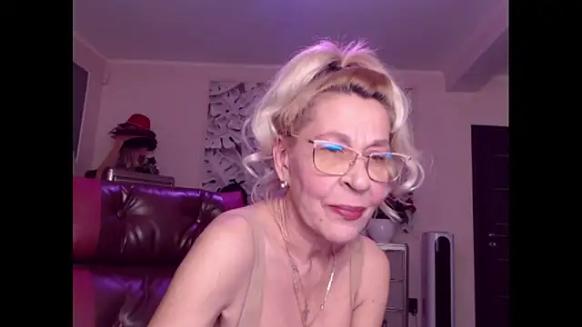 Snapshot of HornyMilf_555 chatting on October 2025 12:46:01 PM HornyMilf 555 online show from October 2025 12:46:01 PM
