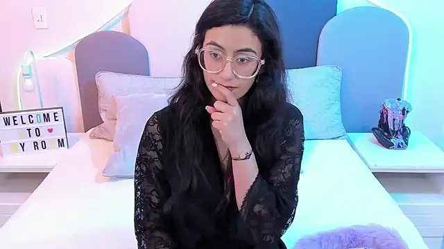 SophieGomez22 online show from March 2025 05:25:01 PM