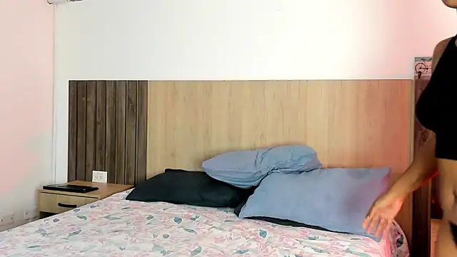 rebeca cortez  online show from November 2025 07:57:02 PM