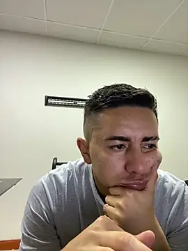 DanielGomez9 online show from December 2024 11:34:02 PM