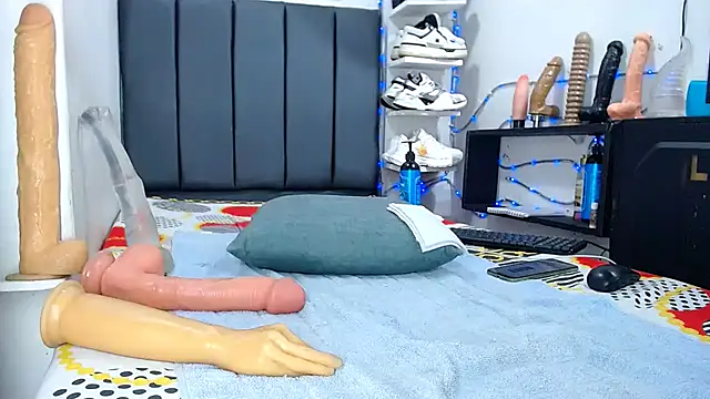 Snapshot of LaGersoon chatting on November 2025 09:24:02 PM LaGersoon online show from November 2025 09:24:02 PM