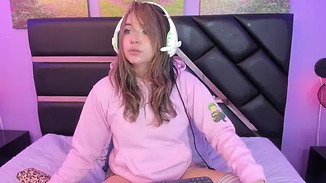 Annie mone online show from March 2025 08:40:02 PM