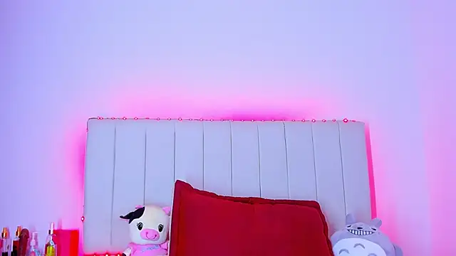 Snapshot of caro_lyne_ chatting on June 2026 05:29:02 PM caro lyne online show from June 2026 05:29:02 PM