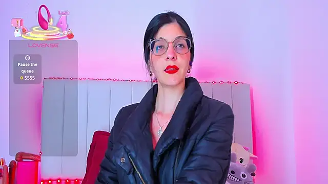 Snapshot of caro_lyne_ chatting on June 2026 07:24:02 PM caro lyne online show from June 2026 07:24:02 PM