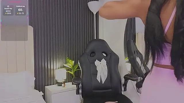 Madiee Rhea online show from April 2026 07:41:01 PM