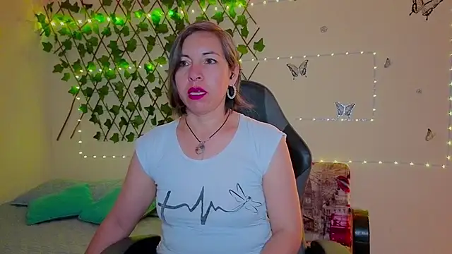 Lady breaks hearts online show from October 2025 10:37:02 AM