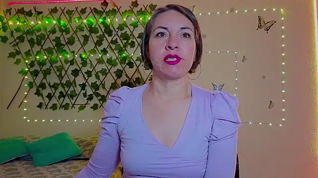 Lady breaks hearts online show from October 2025 10:36:01 AM