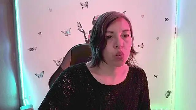 Lady breaks hearts online show from March 2026 12:33:02 PM