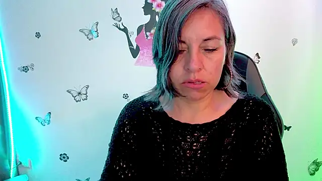 Lady breaks hearts online show from April 2026 01:00:02 PM