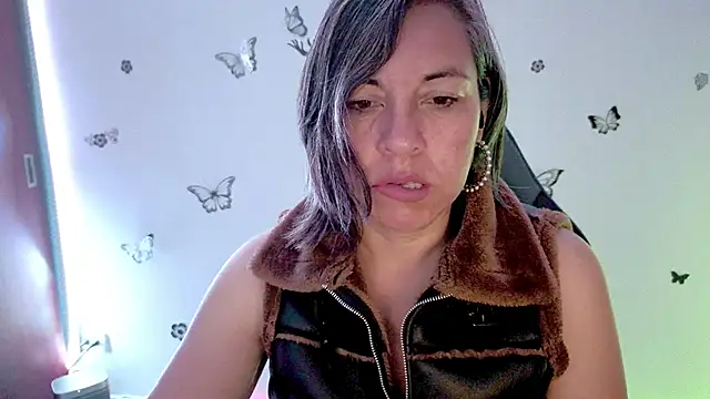 Snapshot of Lady_breaks_hearts chatting on April 2026 10:14:02 AM Lady breaks hearts online show from April 2026 10:14:02 AM