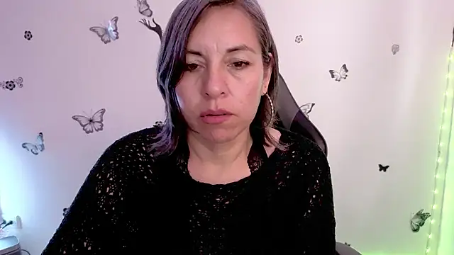 Snapshot of Lady_breaks_hearts chatting on May 2026 02:02:01 PM Lady breaks hearts online show from May 2026 02:02:01 PM