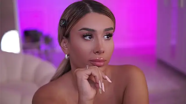 EvaZane online show from November 2025 07:24:01 PM