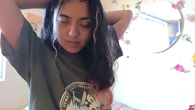 Snapshot of ViolettaSummer chatting on January 2025 01:01:01 PM ViolettaSummer online show from January 2025 01:01:01 PM