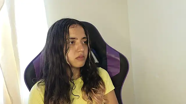 Snapshot of ViolettaSummer chatting on February 2025 05:15:02 PM ViolettaSummer online show from February 2025 05:15:02 PM