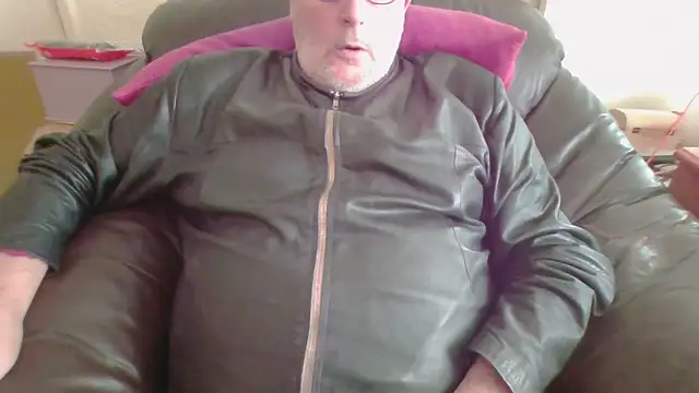 Snapshot of Leatherman63 chatting on September 2025 07:30:02 AM Leatherman63 online show from September 2025 07:30:02 AM