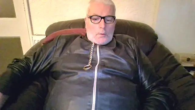 Snapshot of Leatherman63 chatting on October 2025 05:55:02 PM Leatherman63 online show from October 2025 05:55:02 PM