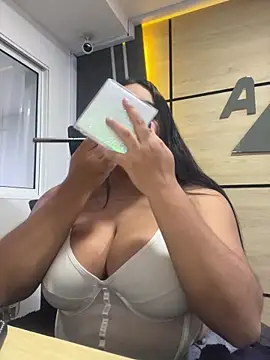 little lissiee online show from April 2026 12:19:02 AM