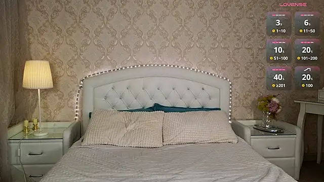 Kaia Sunshine Mia online show from November 2025 06:37:01 AM