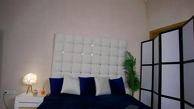 NicoleRosss online show from March 2025 06:18:01 PM