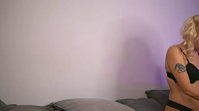 BritneyHudson online show from October 2025 03:40:02 AM