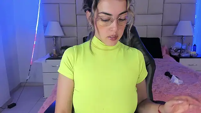 Snapshot of IsisLoveyes_ chatting on December 2024 12:00:02 AM IsisLoveyes  online show from December 2024 12:00:02 AM